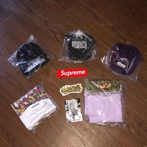 🤩 Supreme SS20 Week 1 drop. 3 out of 6 items left